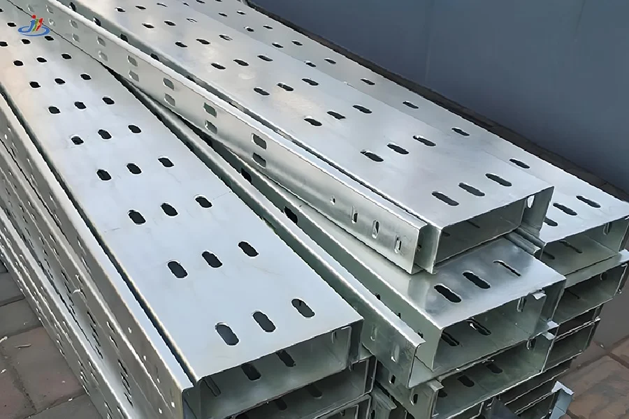 مقایسه انواع سینی کابل از نظر کاربرد در محیط‌های مختلف